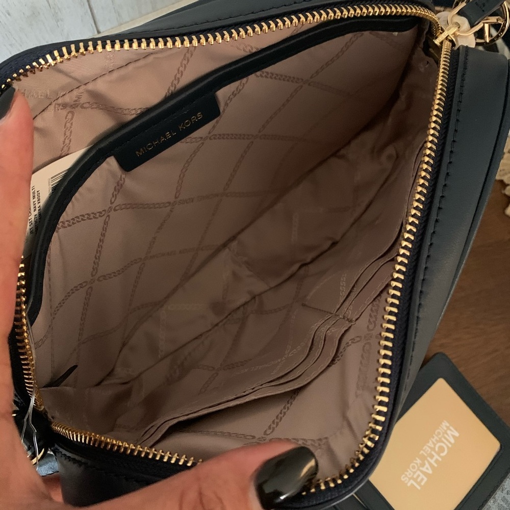 New Mk set 💙 crossbody & cardholder - Picture 9 of 10